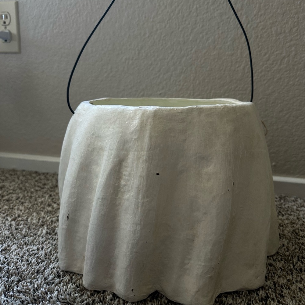 Large Ghost Bucket - Picture 3 of 5